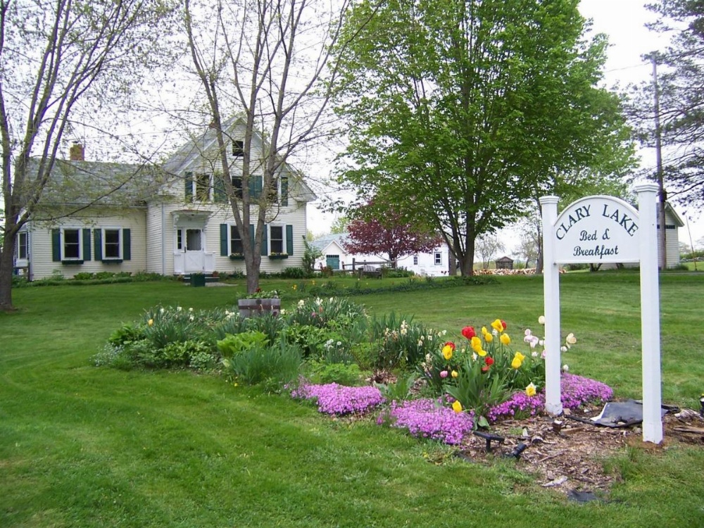 Clary Lake Bed and Breakfast Image 27