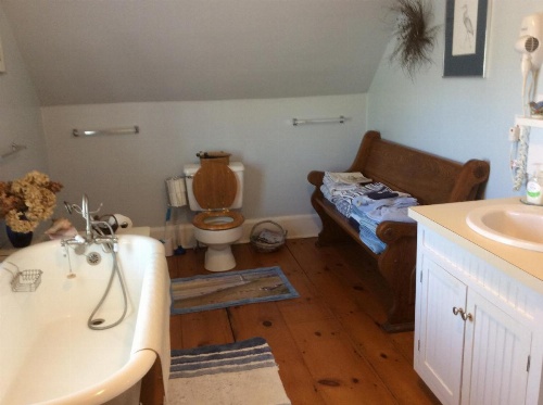 Clary Lake Bed and Breakfast image 8